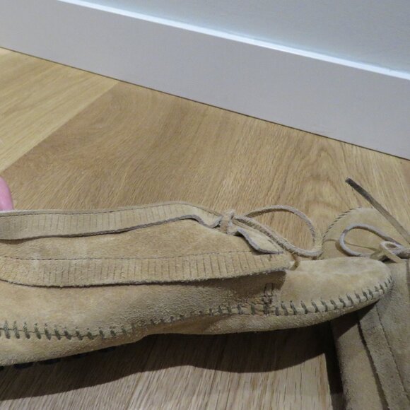 MINNETONKA Moccasin Loafer Fringe Booties Tan Suede Leather Western Casual - Picture 10 of 16